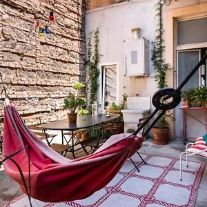 Casa Costa Gissoni Alloggio in famiglia Aeroporto di Catania Fontana Rossa